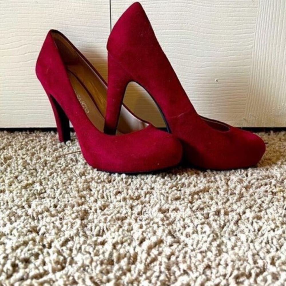 Vince Camuto Burgundy Suede Round-Toe Stiletto Pumps
